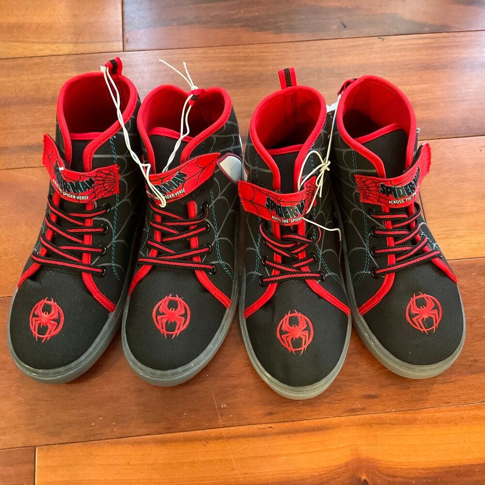 NWT Bundle 2 x Spiderman Kids Boys Size 1 Shoes High Top Light Up Sneakers
